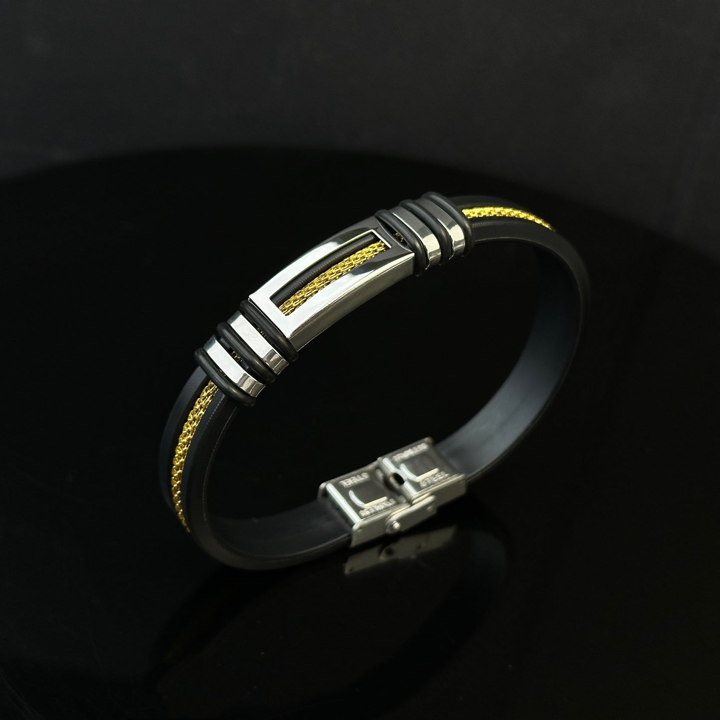 Fashionable stainless steel bracelet
